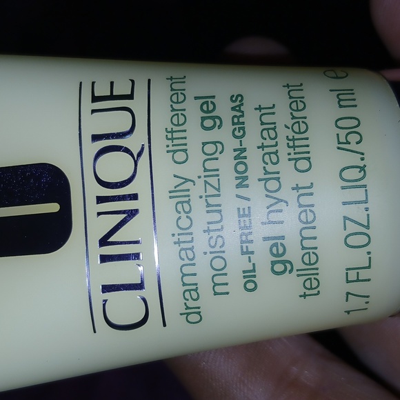 3/$30 NWT Clinique Dramatically Different Moisturizing Gel - Picture 2 of 4